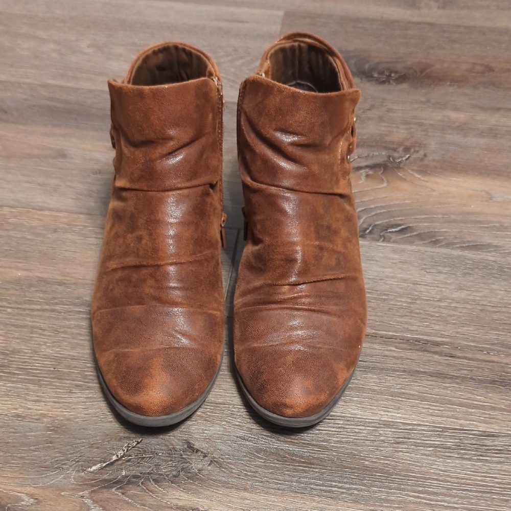 BareTraps Women's Brown Ankle Booties